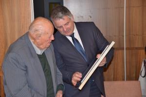 StR - 90 let castnega obcana Jozeta Freliha, Joze Frelih in zupan Rupert Gole, foto Lapego (6)